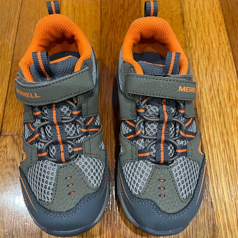Merrell kids Trail Chaser Jr shoes size 10W, never worn, perfect condition.